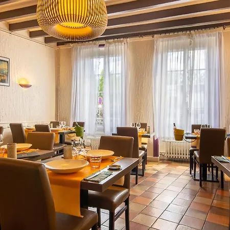 Cit'hotel Le Commerce Szálloda Saujon