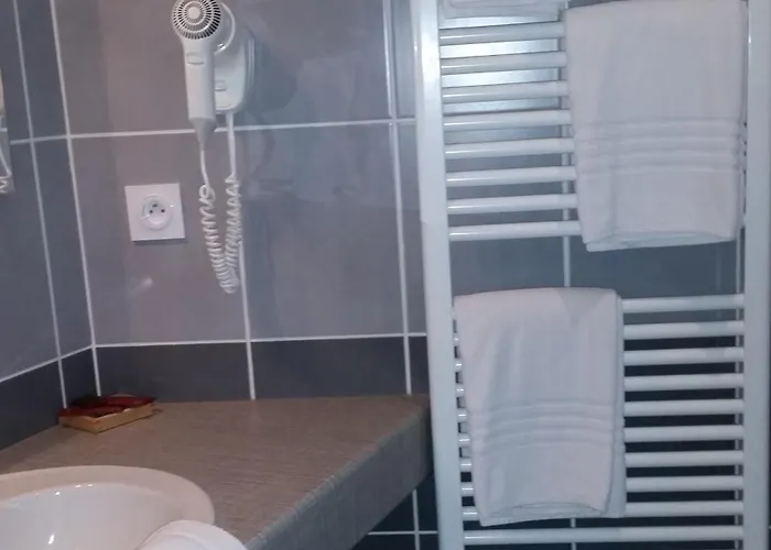 Ξενοδοχείο Cit'hotel Le Commerce Saujon